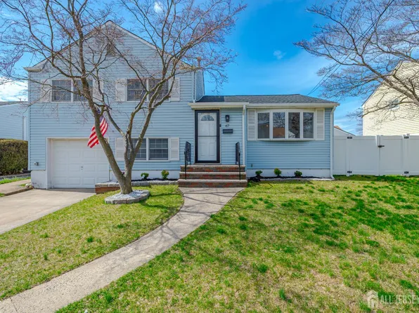 67 Albert Dr, Parlin, NJ 08859