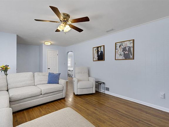 5th image of 2620 Martin Ave