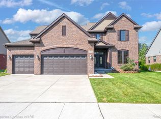 3938 Somerset Cir, Rochester Hills, MI 48309