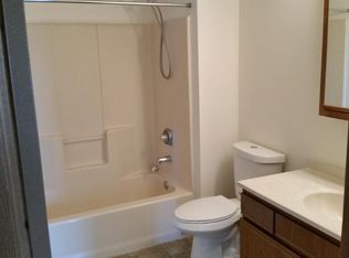 141 Wolf Run APT 8, Mukwonago, WI 53149