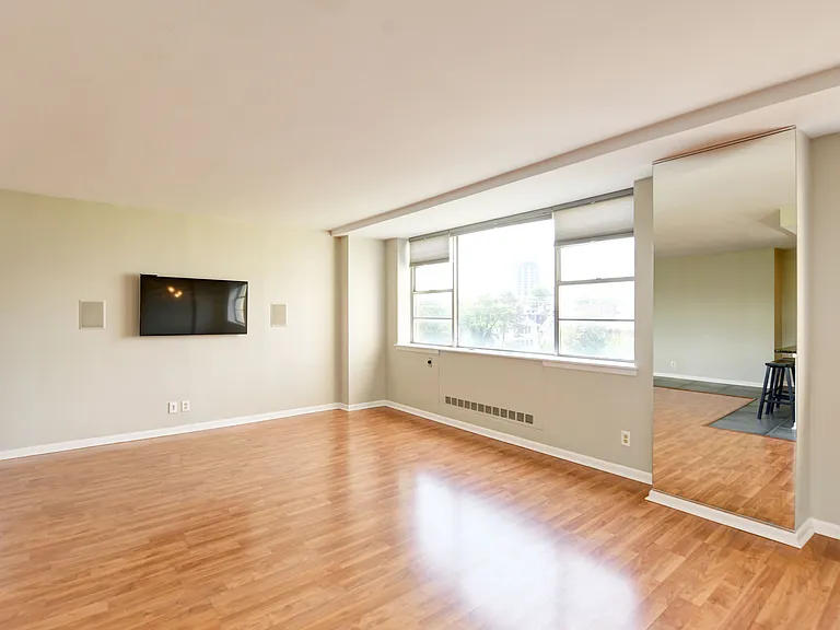 1620 E Broad St #402 — Photo 31