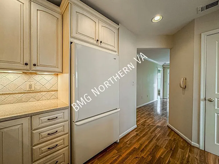 5565 Seminary Rd #404 — Photo 8