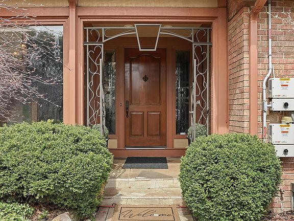 4th image of 8315 Meadow Ln