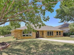 2410 Greenbriar Ct, Grand Prairie, TX 75050