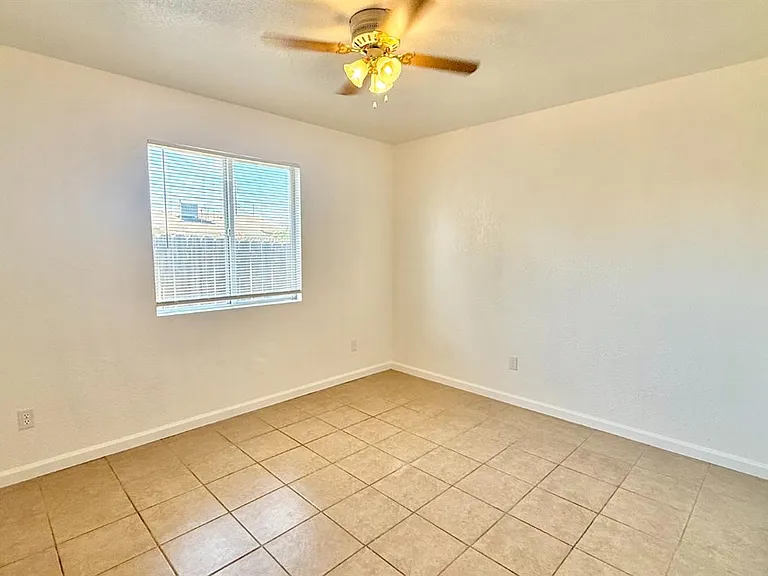 822 S Irwin St #A — Photo 11