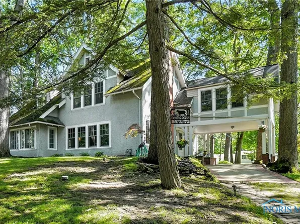 431 Forest Dr, Rossford, OH 43460