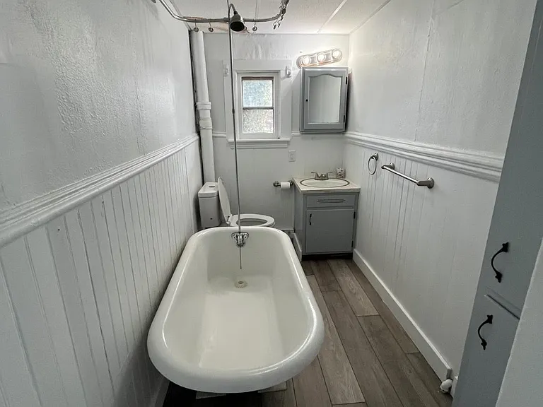 762 Broad St #UPPER A — Photo 13