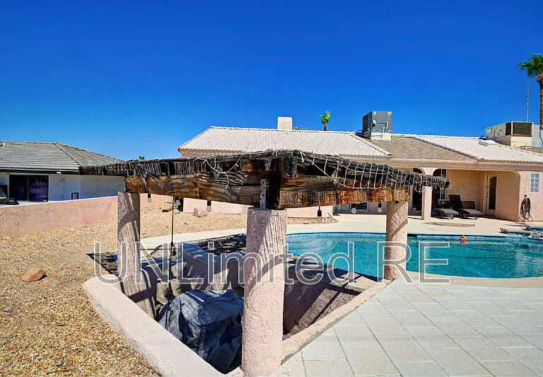 304 Acoma Blvd S — Photo 57