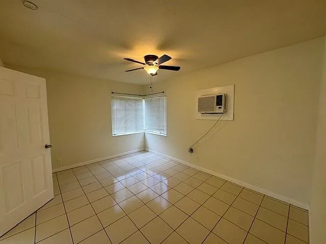 1705 Moffett St #C — Photo 6