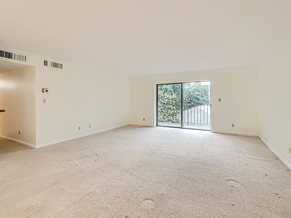 2nd image of 1323 Queens Rd Unit 316