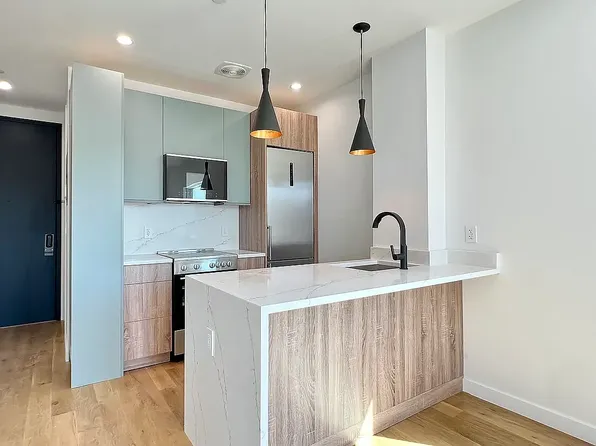 27-10 Crescent Street image 1 of 16