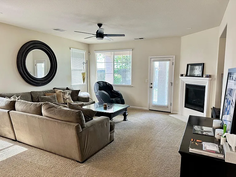 1407 Rossmere Ln — Photo 8