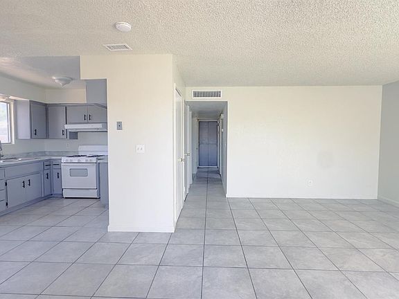 3rd image of 700 S Corcoran Ave