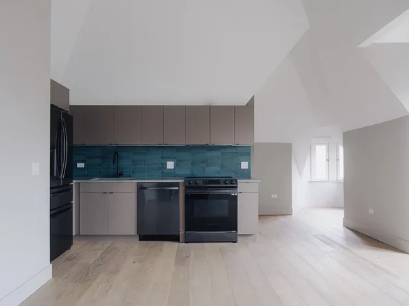 2228 N Kedzie Blvd #301, Chicago, IL 60647