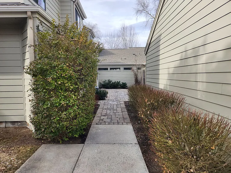 1940 S Teal Ln — Photo 2