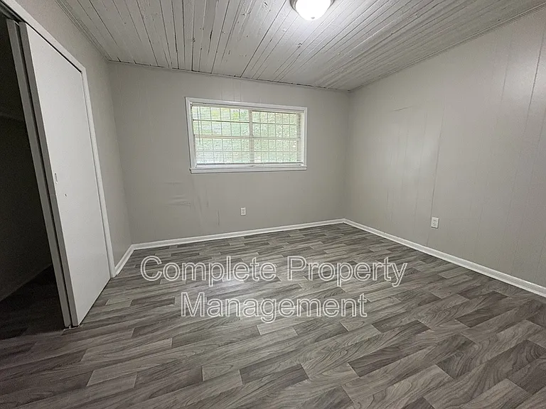 6112 Blocton Ave — Photo 8