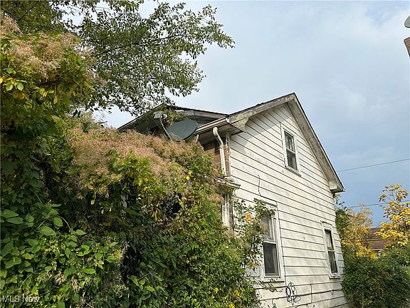 5th image of 12509 Crennell Ave