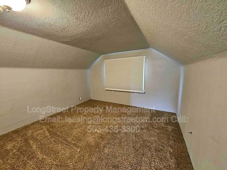 2205 N Willamette Blvd — Photo 18