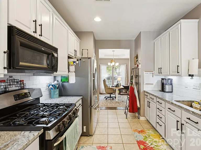 6037 Queens Walk Ct — Photo 6