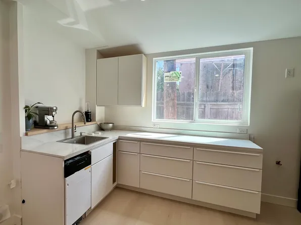 642 W 10th St, Azusa, CA 91702