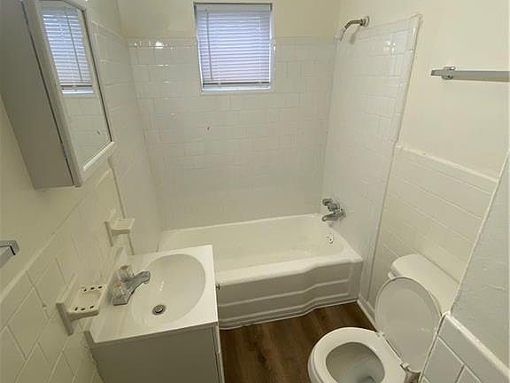 3rd image of 410 W 28th St APT 1