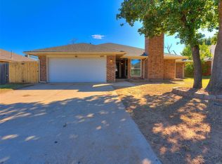 400 Blue Spruce Dr, Midwest City, OK 73130