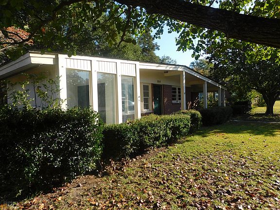 2nd image of 215 Sylvan Heights Dr
