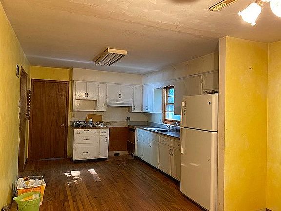 5th image of 7011 Stearns St