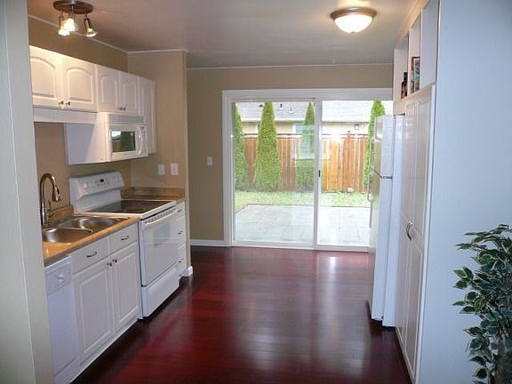 Clean and bright kitchen