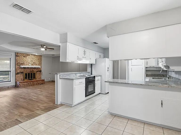 2223 Sierra Dr — Photo 11