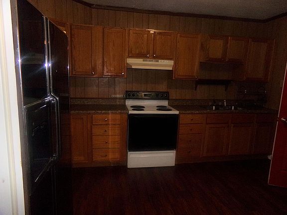 3rd image of 415 Schubert Ave