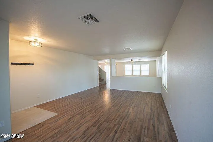 4 bed, 2.5 bath, 2430 sqft, $2,600 — Photo 4