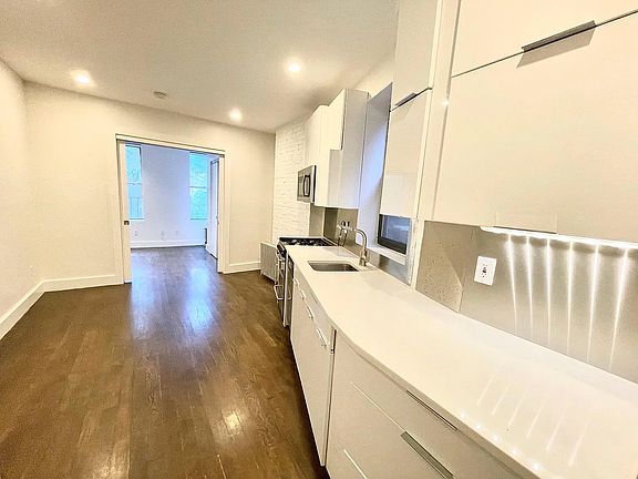 2nd image of 442 10th Ave APT 4RS