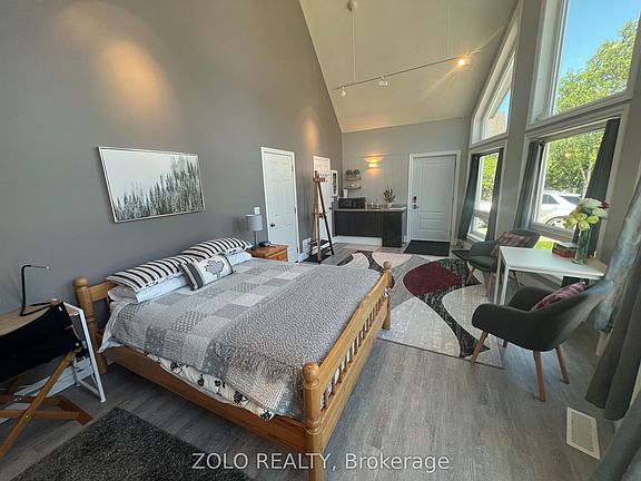 3rd image of 112 Carmichael Cres