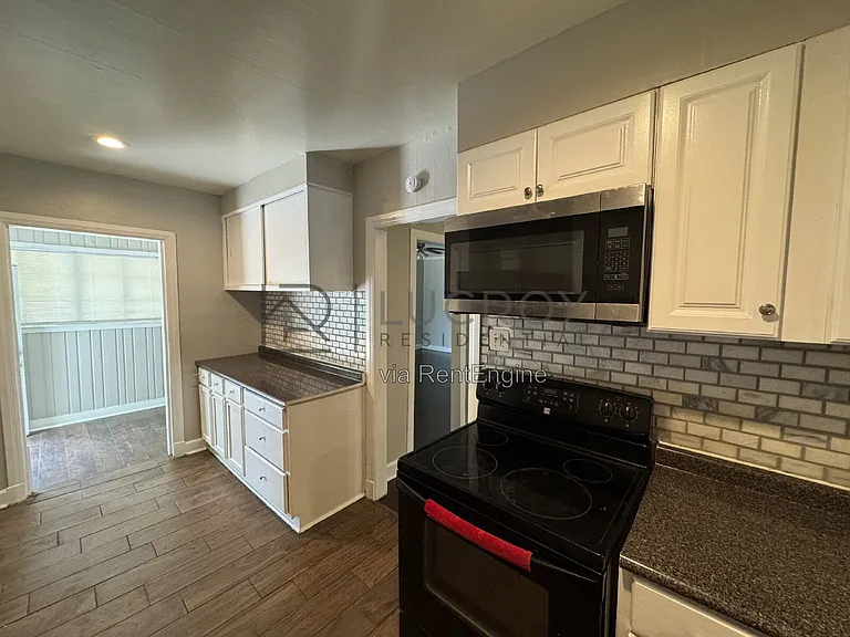 321 Naples Rd — Photo 6