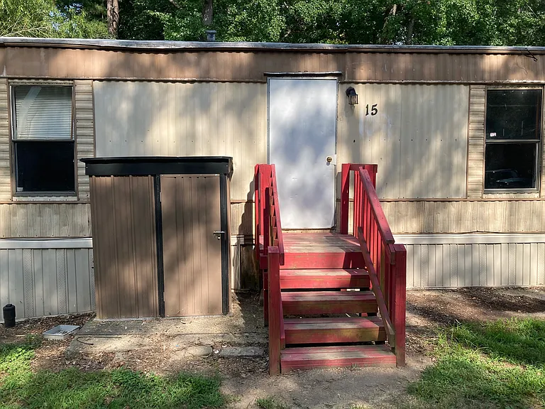 15 Cedar Ave — Photo 2