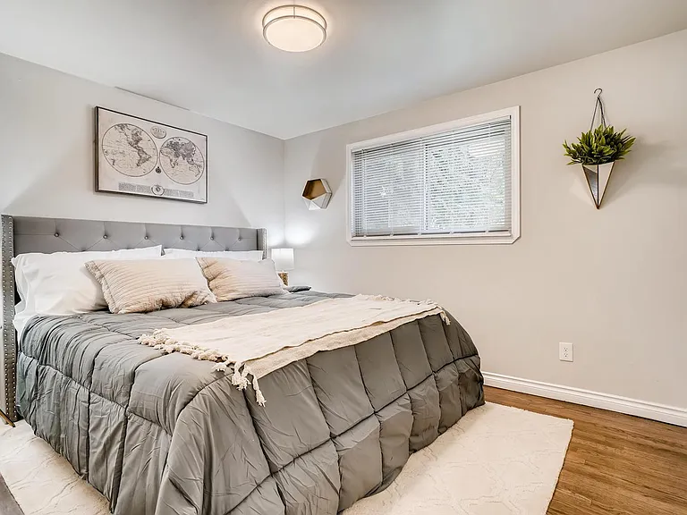 2nd King Size Bedroom upstairs