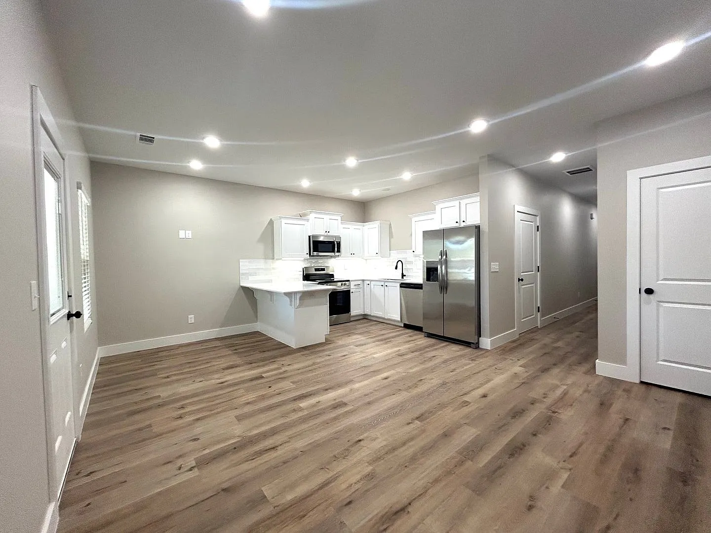 FREE Month plus a FREE 50" TV if lease signed by Sept 30th. 3 Bed 2.5 Bath with garage Townhome!! — Photo 3