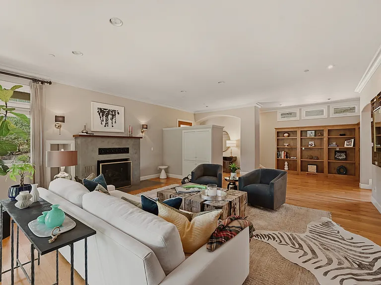 2491 Spring Mountain Rd — Photo 17