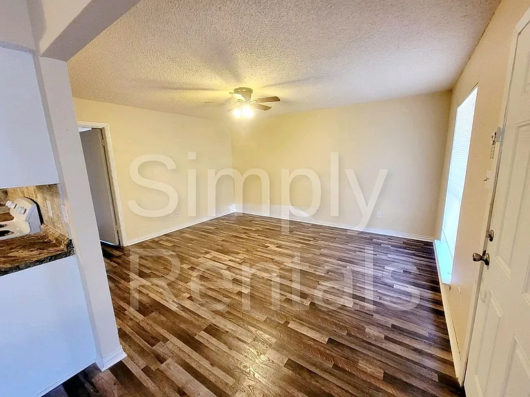 202 Park Cir — Photo 7