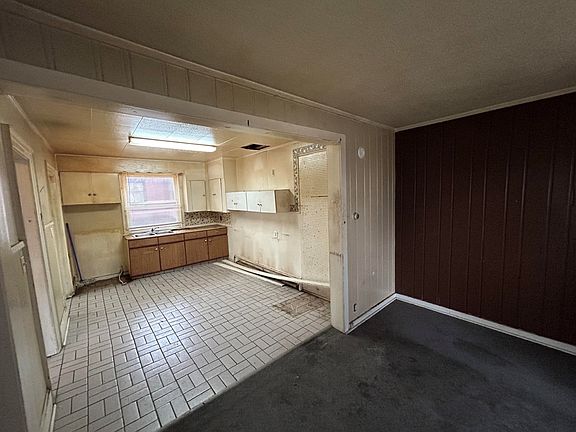 3rd image of 500 W Clay Ave
