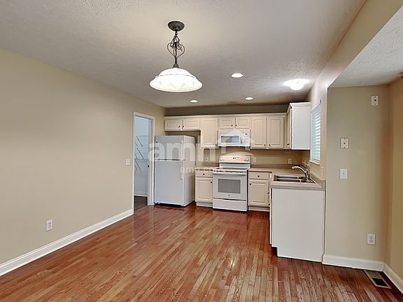 3rd image of 3465 Winter Holly Dr