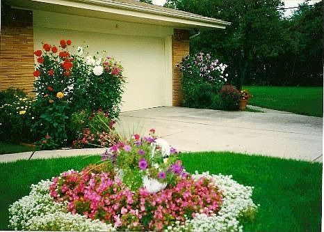 Side Driveway to 2 Car Attached Garage