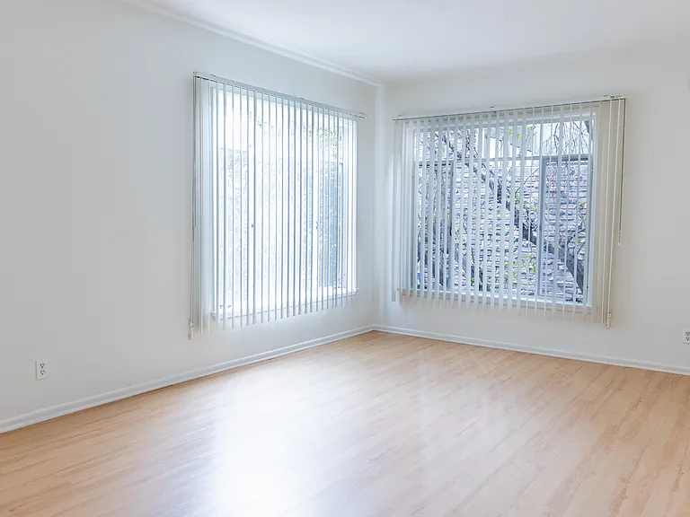 Gayley Manor Apartments — Photo 51