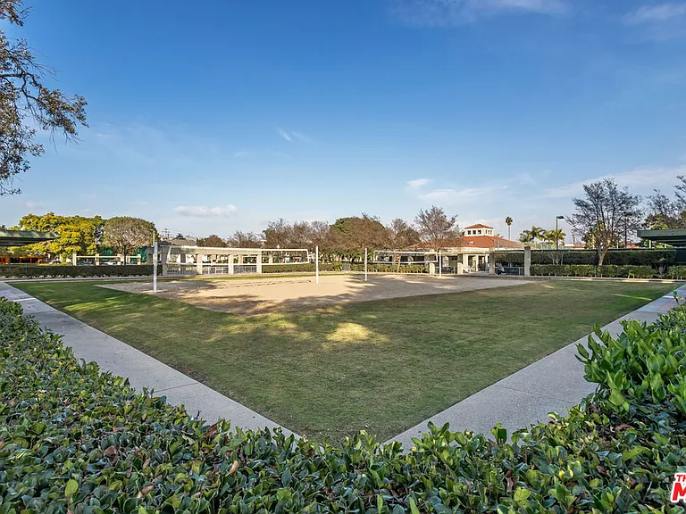 9768 W Olympic Blvd — Photo 38
