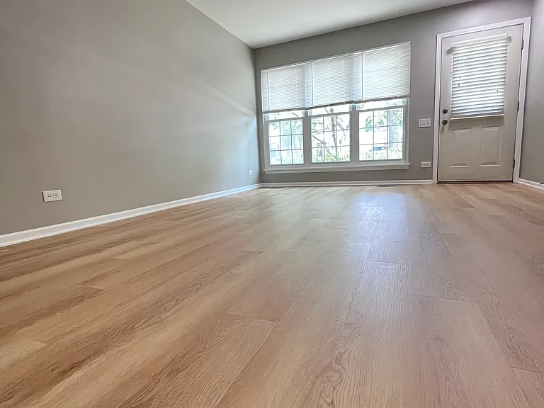 166 Half Moon Cir — Photo 2