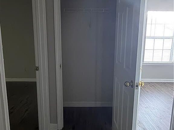 5th image of 1000 Stonehaven Cir #1004