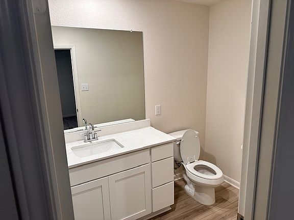 4th image of 326 Marsh Ln