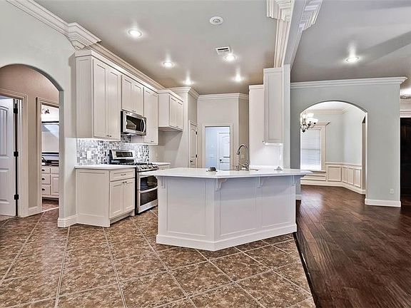 5th image of 6421 S 41st St