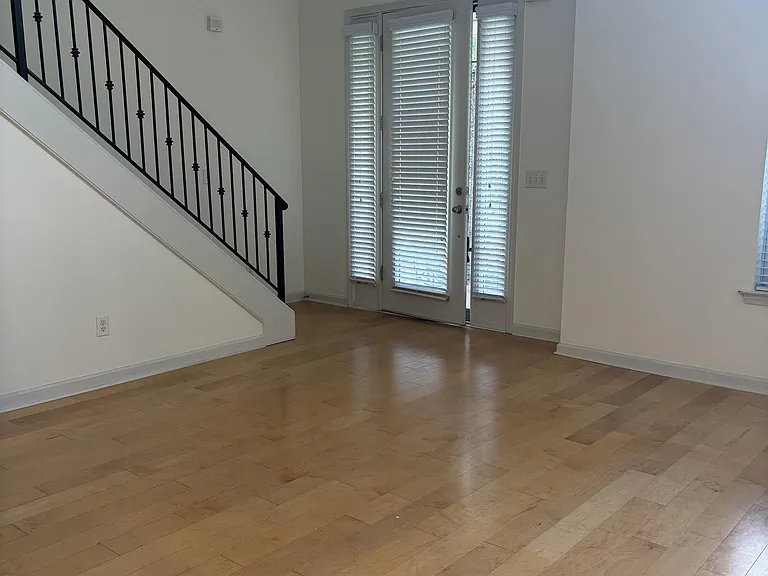 1371 Island Town Dr — Photo 2
